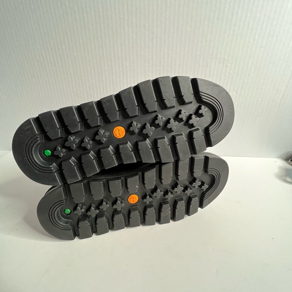 Timberland Women's Ray City Dark Brown Nubuck Leather Waterproof Boots. - Picture 9 of 9